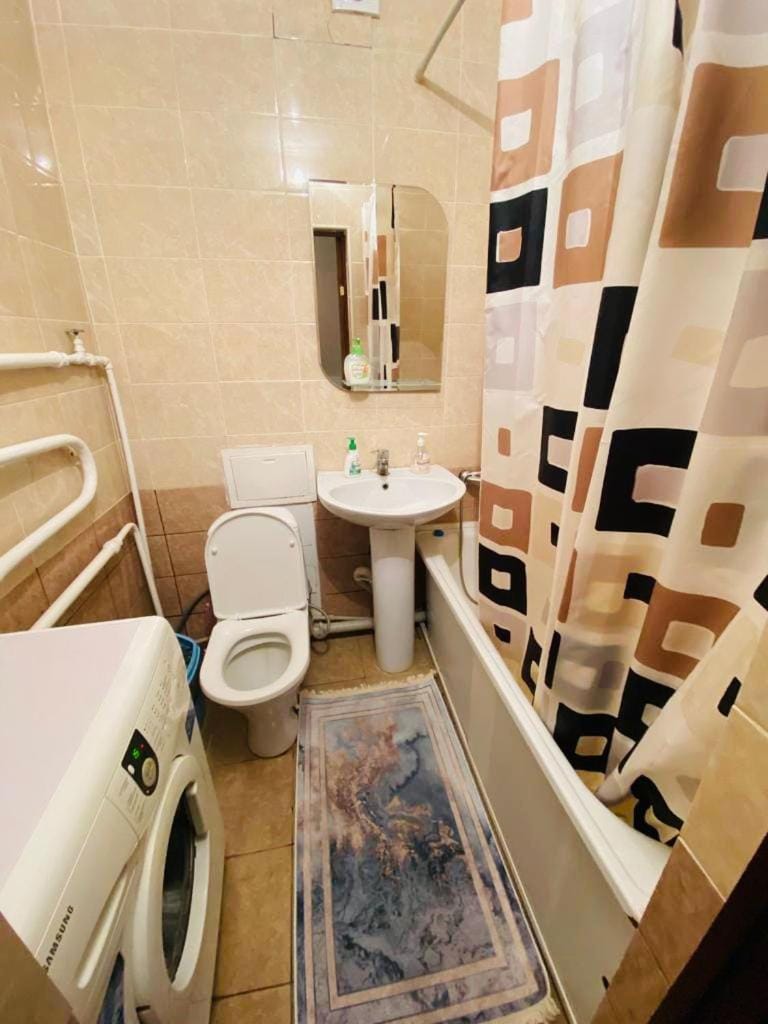 Toilet, Swimming pool