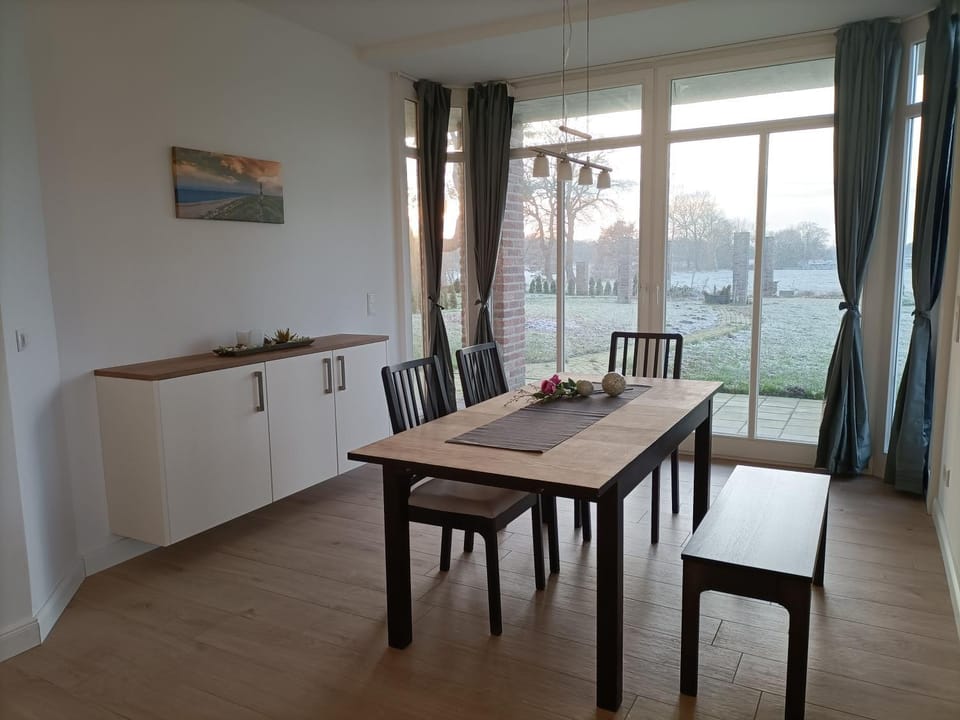 NEU! Modernes Ferienhaus im Hochmoor House in Leer