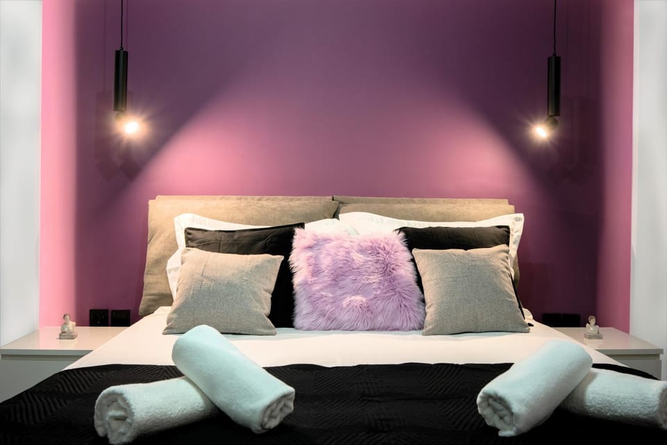 Bed, Photo of the whole room, Bedroom, towels