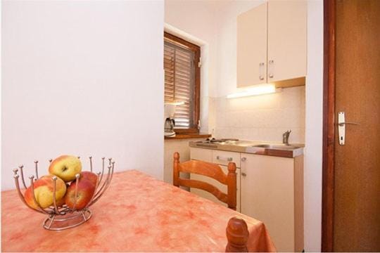 Kitchen or kitchenette, Photo of the whole room, Dining area, Food