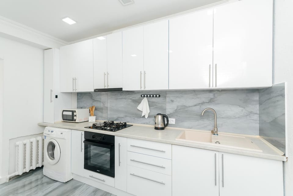 Coffee/tea facilities, oven, stove, washing machine