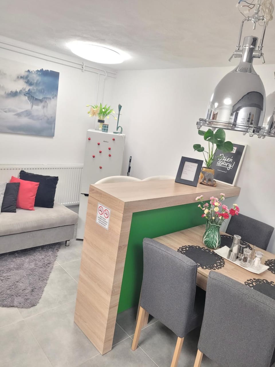 Kitchen or kitchenette, Seating area