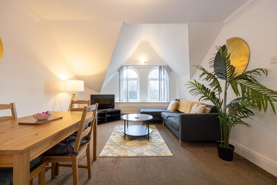 The Burton- Free Gated Parking Apartment in Manchester