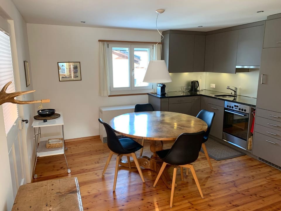 Kitchen or kitchenette, Dining area, pet friendly