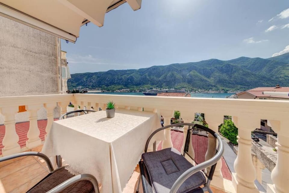 Sailor's Knot Apartment - Central and Amazing Sea View Apartment in Dobrota