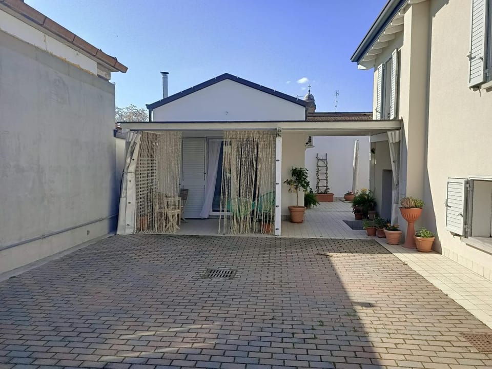 Patio, Parking