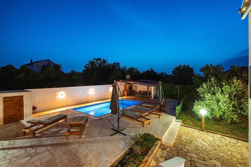 Night, Pool view