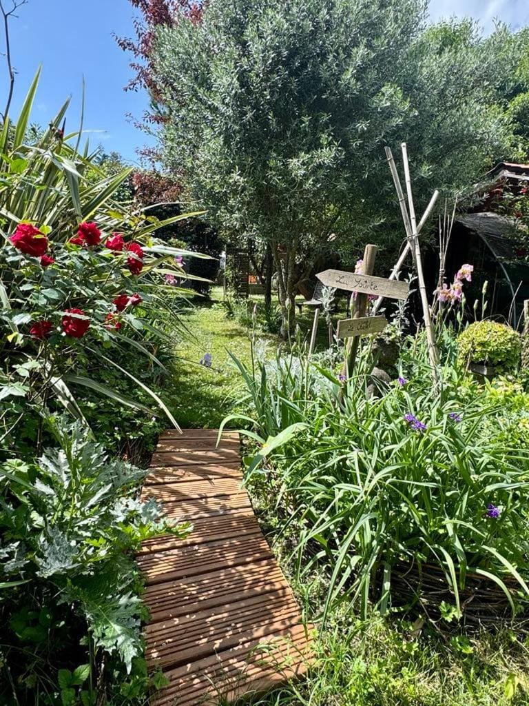 La Yourte climatisée du Jardin Caché Luxury tent in Marmande