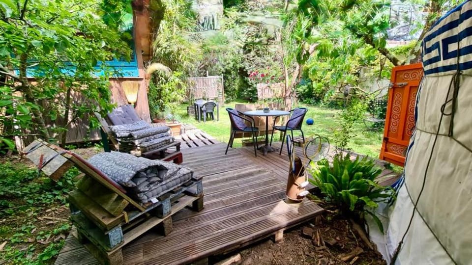 La Yourte climatisée du Jardin Caché Luxury tent in Marmande
