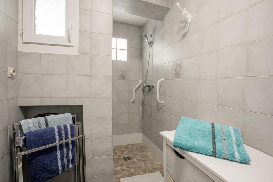 Bathroom, Living room