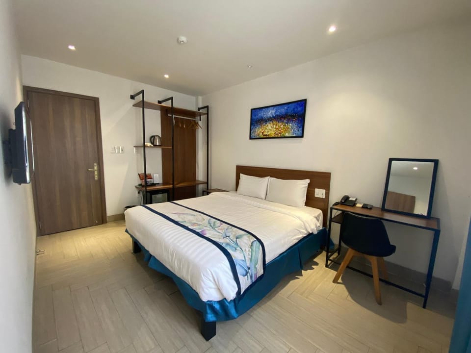 Bed, TV and multimedia, Photo of the whole room, Bedroom, wardrobe