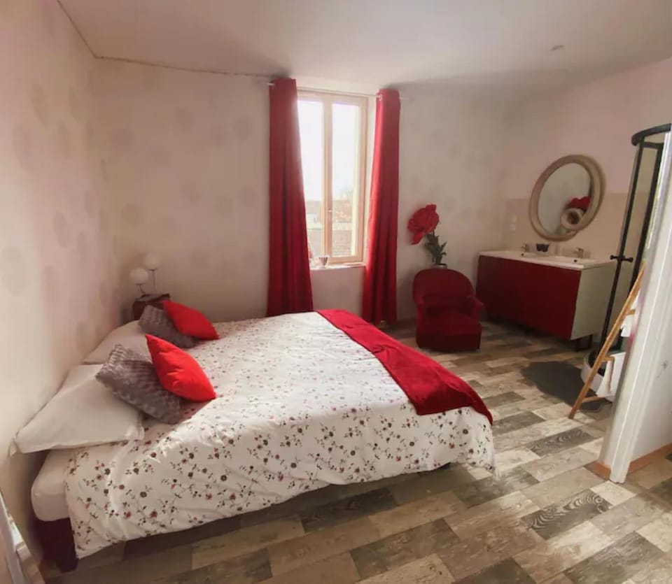 Bed, Photo of the whole room