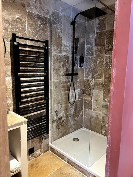 La suite, avec jacuzzi & sauna Apartment in Occitanie
