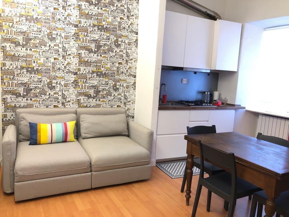 Kitchen or kitchenette, Living room, Seating area, Dining area
