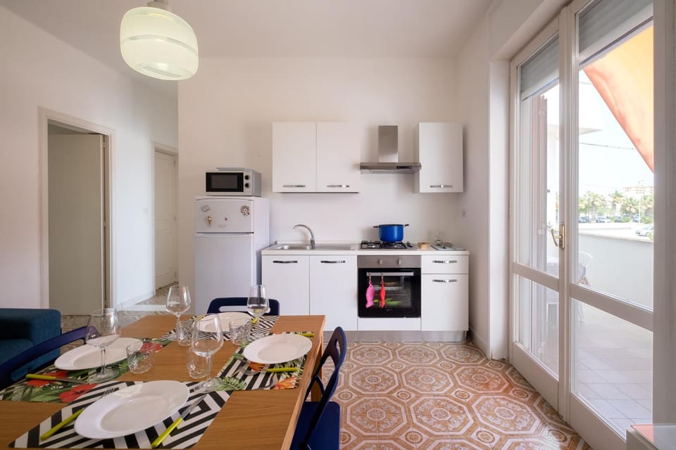 Property building, Kitchen or kitchenette, Living room