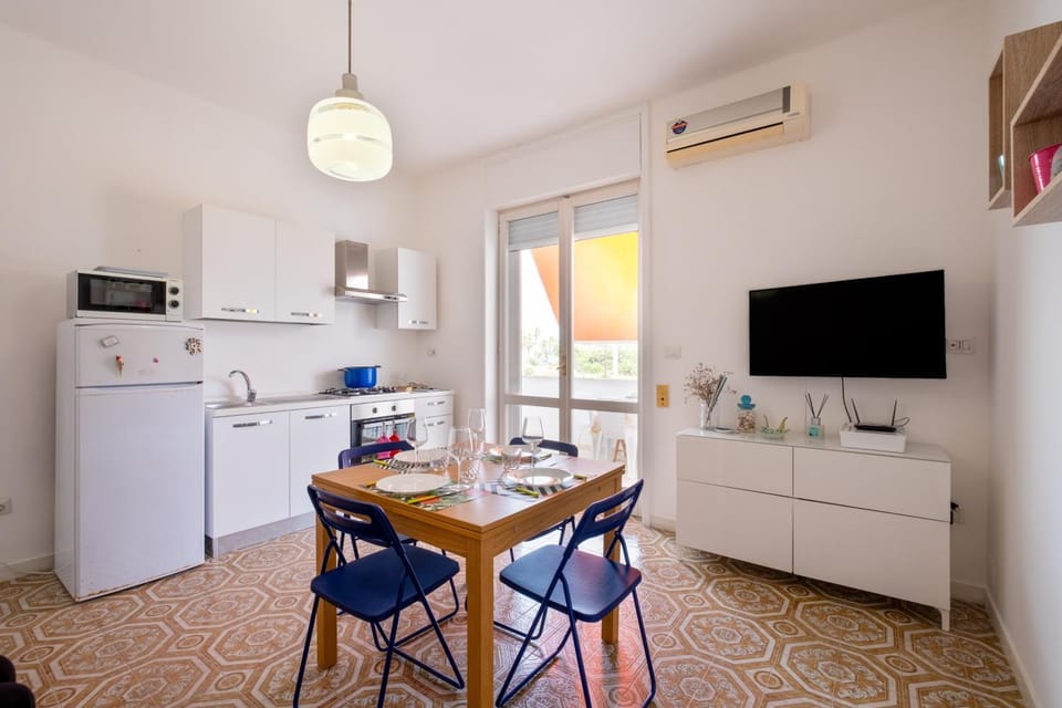 Property building, Kitchen or kitchenette, Living room