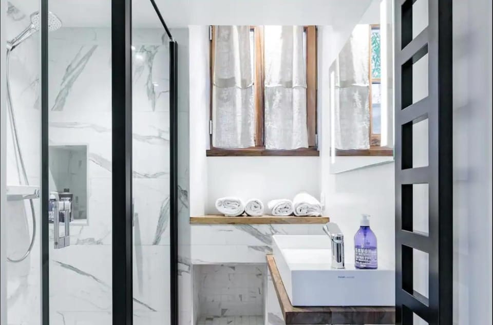 Shower, Bathroom, Kitchen or kitchenette