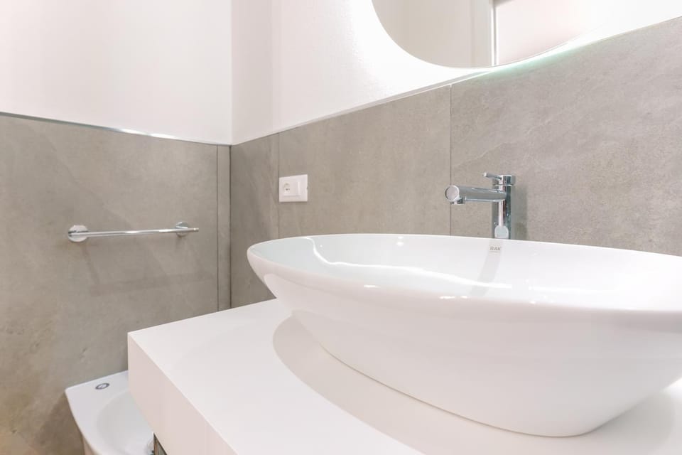 Shower, Toilet, Bathroom, air conditioner