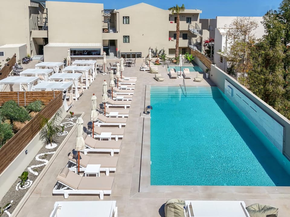 Pool view, Swimming pool, Swimming pool, sunbed