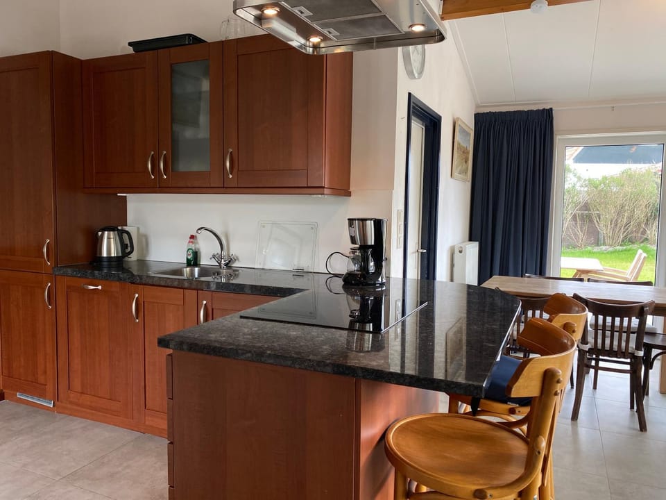 Dining area, kitchen