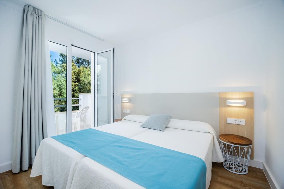 Property building, Living room, Bedroom