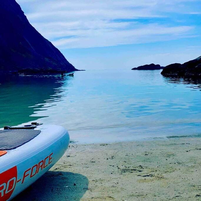 Close to sea, central, rent a boat, mountain hike, wifi, free parking Apartment in Lofoten