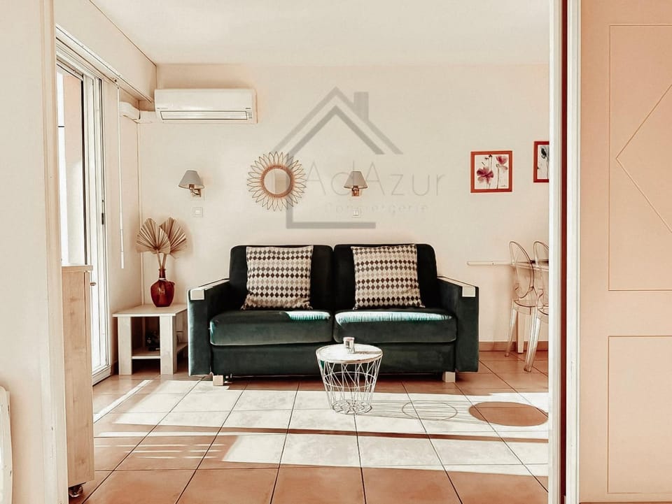 Les Rivages 2P terrasse parking AC 50 m plage Apartment in Menton