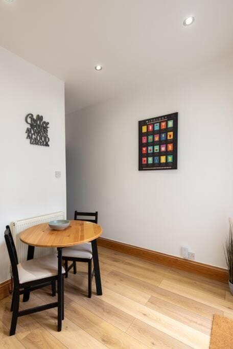 Decorative detail, Dining area