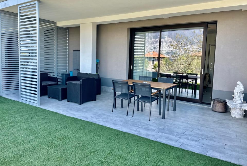 Garden, Balcony/Terrace, Seating area, Dining area, Garden view