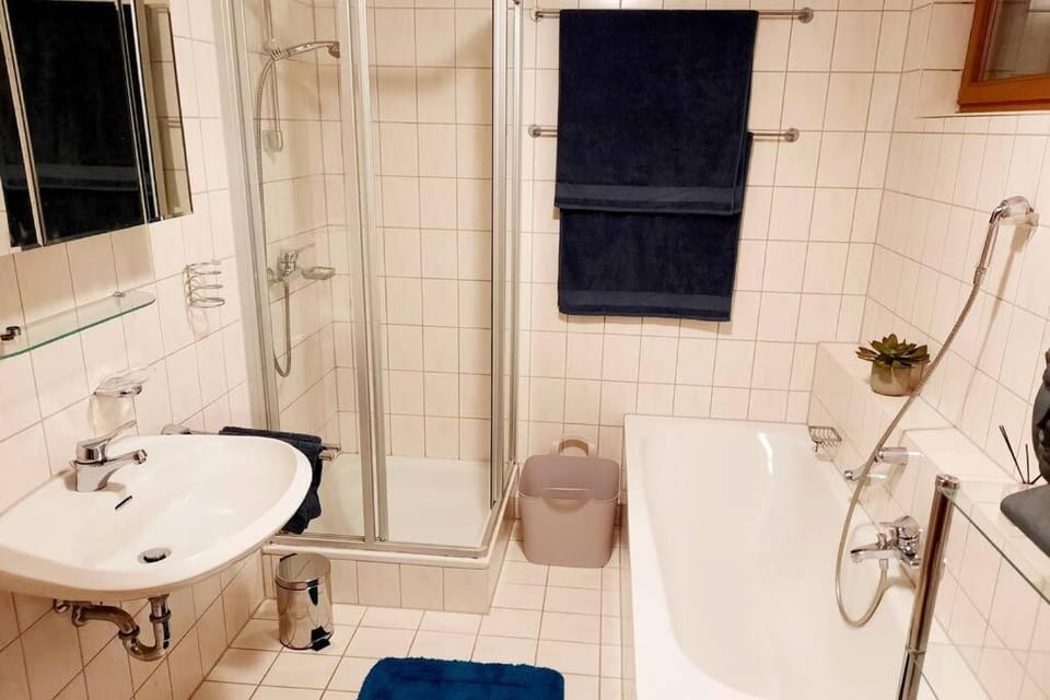 Shower, Bathroom, Bath, towels