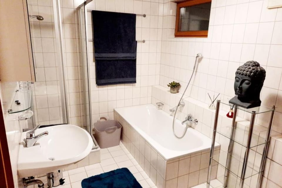 Shower, Bathroom, Bath, towels