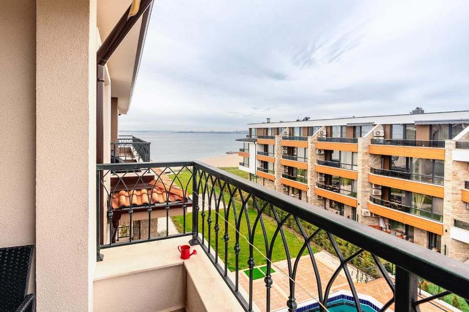 M1 Pool and Beach View Apartment Apartment in Burgas