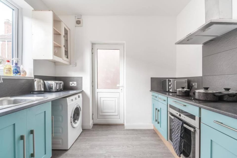 Kitchen or kitchenette, oven, stove, toaster, washing machine