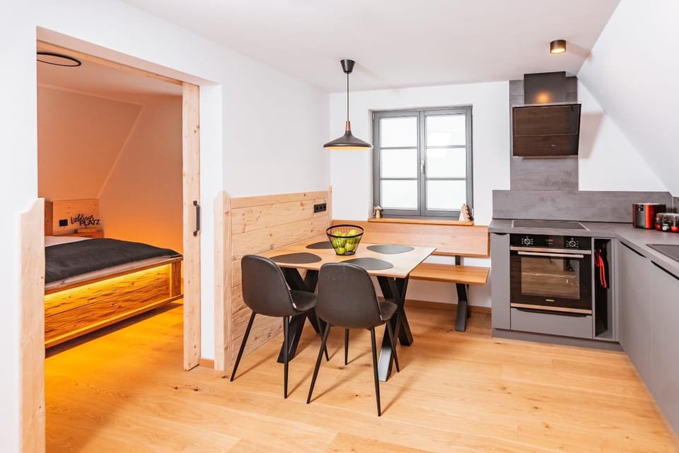 Kitchen or kitchenette, Photo of the whole room, Dining area
