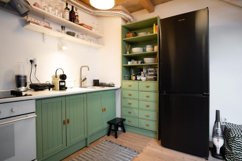 Coffee/tea facilities, Kitchen or kitchenette, oven