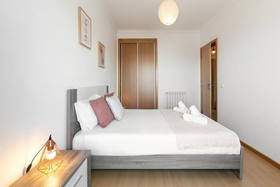 Bed, Photo of the whole room, Bedroom, towels, wardrobe