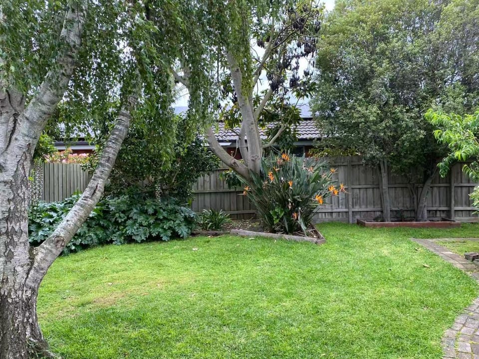Serene 4Bed2Bath House w Parking Near Mornington Peninsula House in Frankston