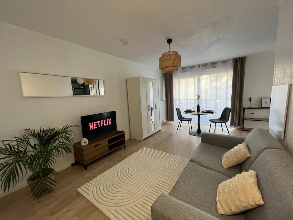 TV and multimedia, Living room, Dining area