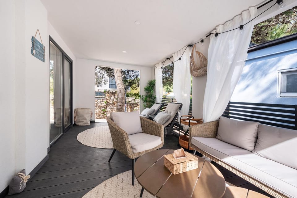 Day, Balcony/Terrace, Seating area