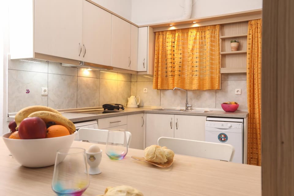 Kitchen or kitchenette, kitchen