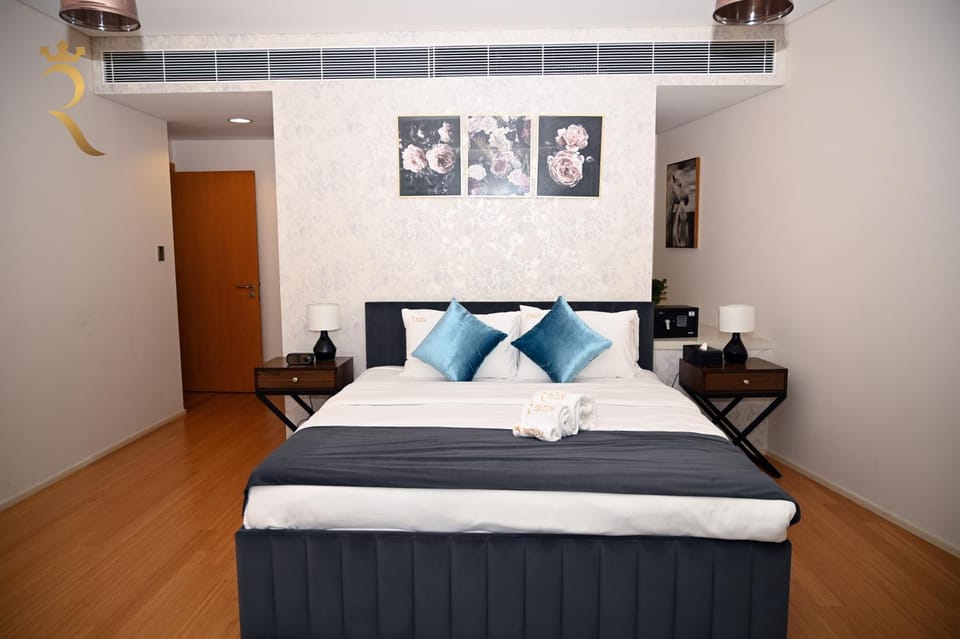 Bed, Living room, Photo of the whole room, Bedroom