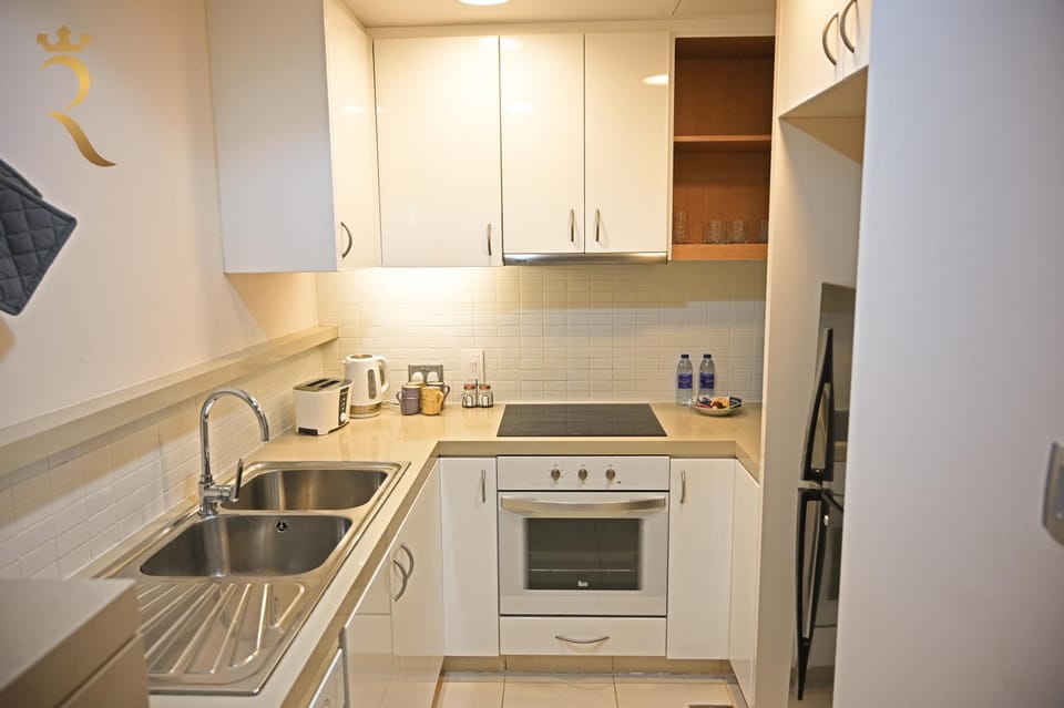 Coffee/tea facilities, Kitchen or kitchenette, dishwasher, minibar, stove