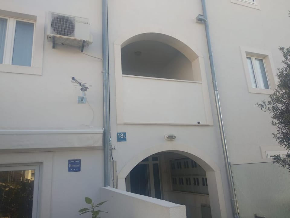 Property building, Facade/entrance