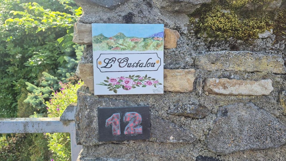L'Oustalou - WIFI - Jardin - Campagne House in Auvergne-Rhône-Alpes