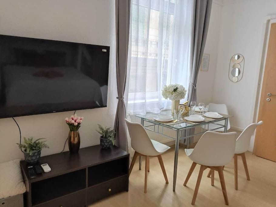 TV and multimedia, Dining area