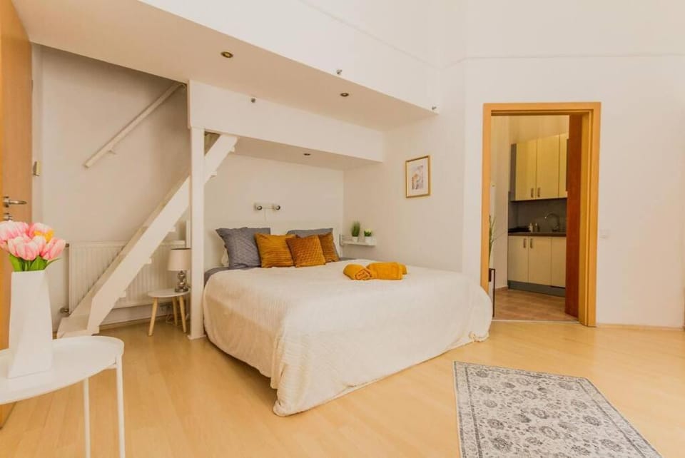 Bed, Living room, Photo of the whole room, Bedroom