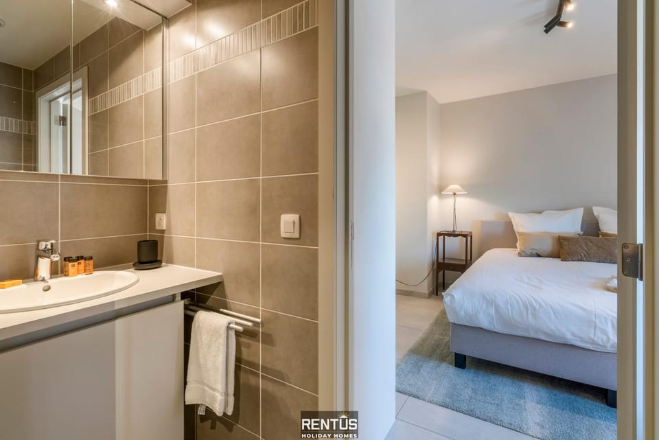 Bed, Bathroom, Bedroom