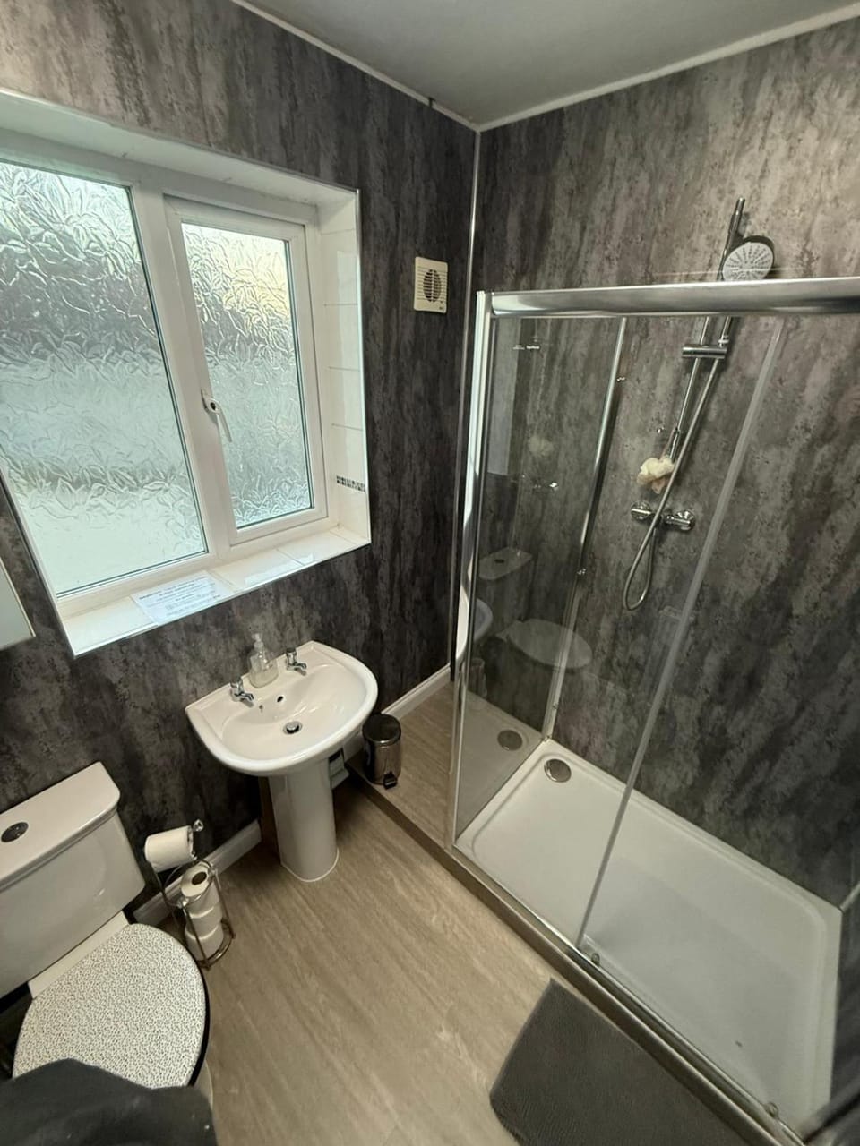 5BR townhouse Arnos Court Villa Bristol w parking House in Bristol