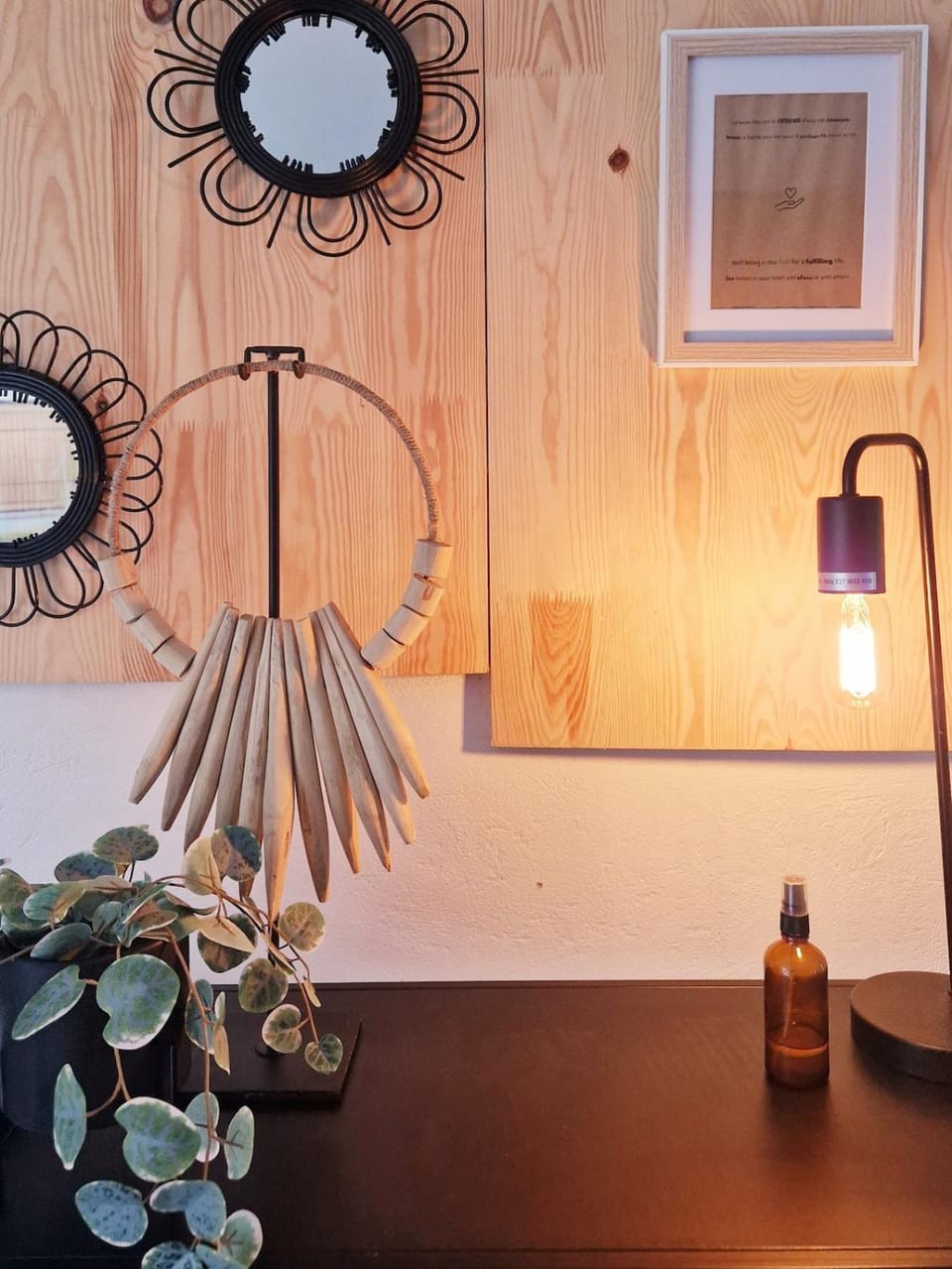 Hot Tub, Decorative detail