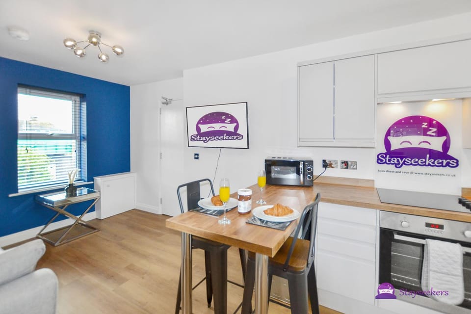 Kitchen or kitchenette, Living room, Dining area